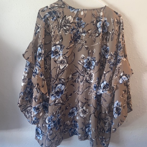 Women’s kimono/cardigan, 143 story by lineup gray with blue flowers p1 - Picture 6 of 6